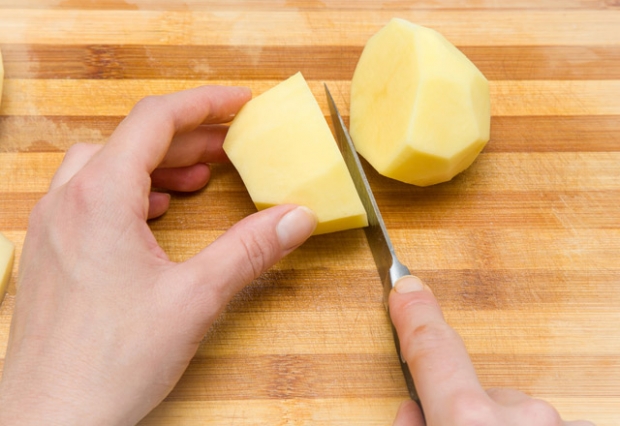 Ποια είναι τα οφέλη των πατατών για το δέρμα; Οι πατάτες τρίβονται στο πρόσωπο; Η χρήση πατάτας στη φροντίδα του δέρματος