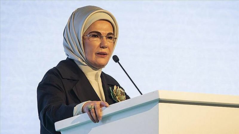 Η Πρώτη Κυρία Ερντογάν επέκρινε ορισμένες τηλεοπτικές σειρές: Μην αφήσετε τους εκφοβιστές να παρουσιαστούν ως πρότυπα!